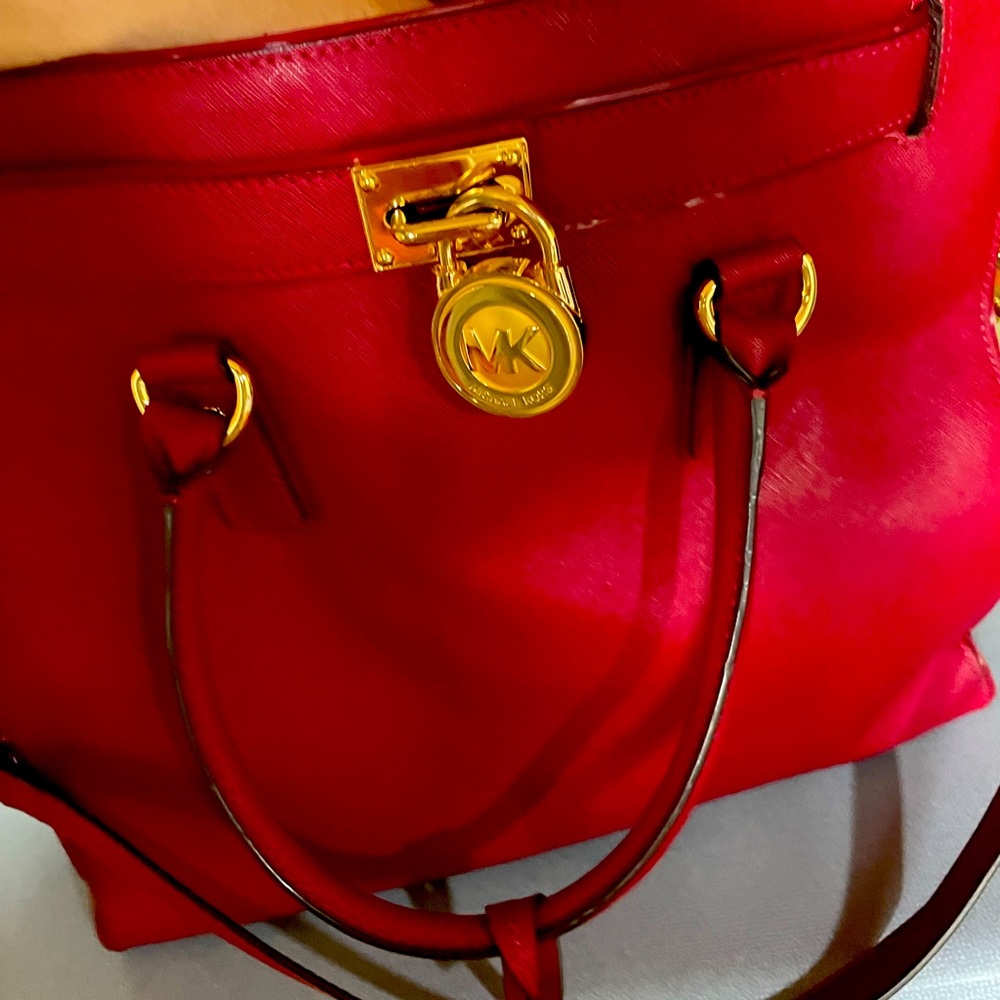Micheal Khors large satchel bag ! Only used 1 month. No wear or tears at all